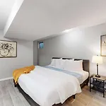 Spacious Aurora Updated Lower Unit With King Beds