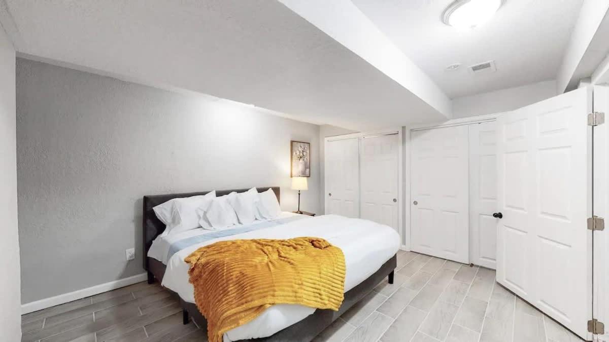 Spacious Updated Lower Unit With King Beds Aurora