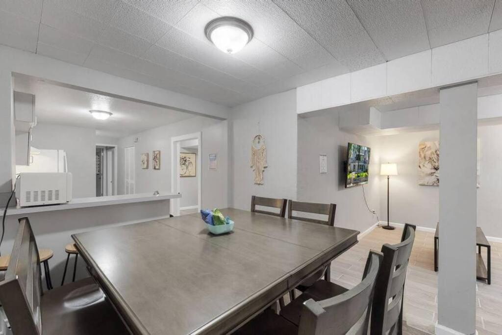 Spacious Updated Lower Unit With King Beds Casa vacanze