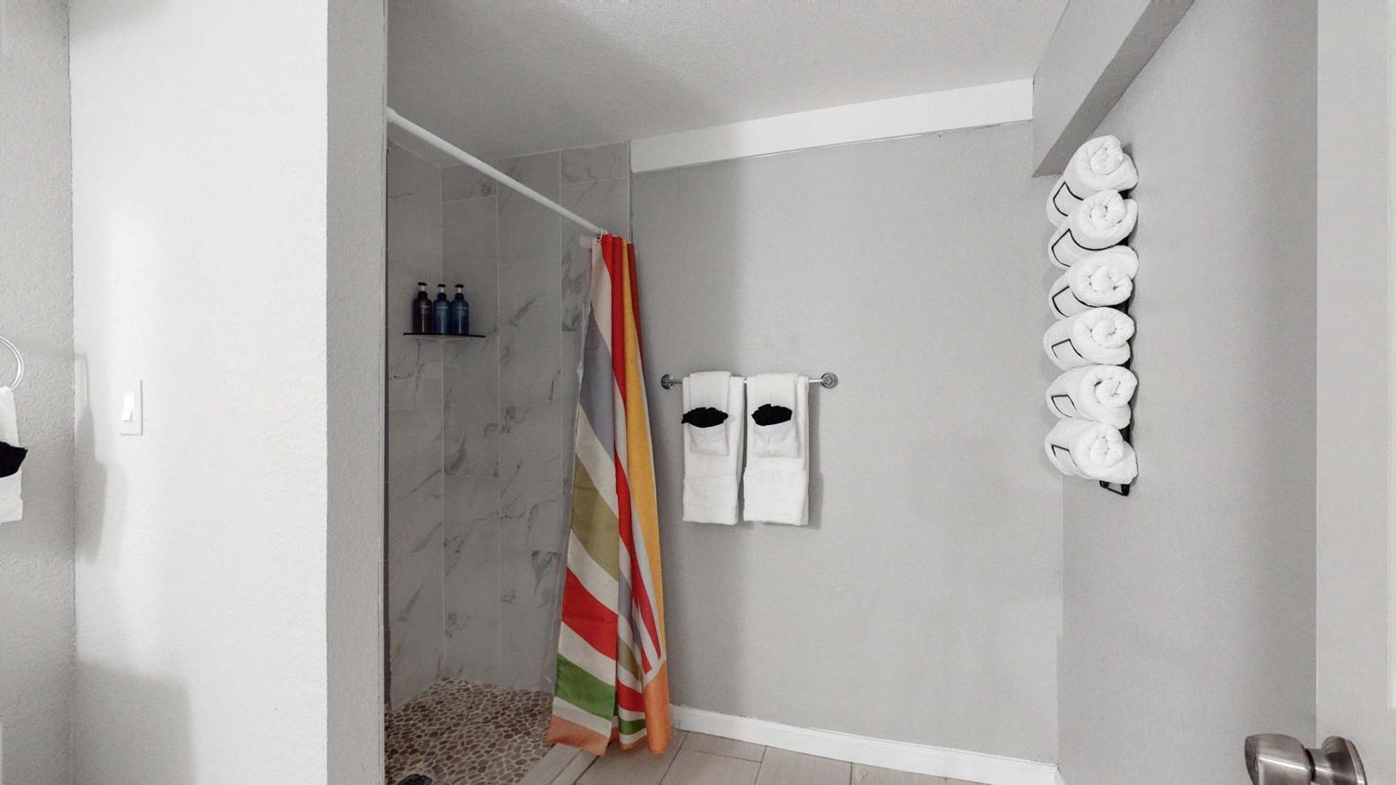 Spacious Updated Lower Unit With King Beds Casa vacanze *